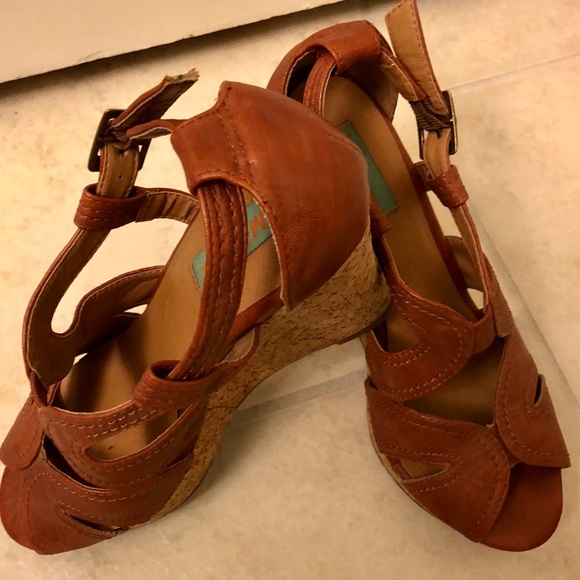 ✖️SOLD✖️6.5 COGNAC WEDGES - Picture 2 of 4